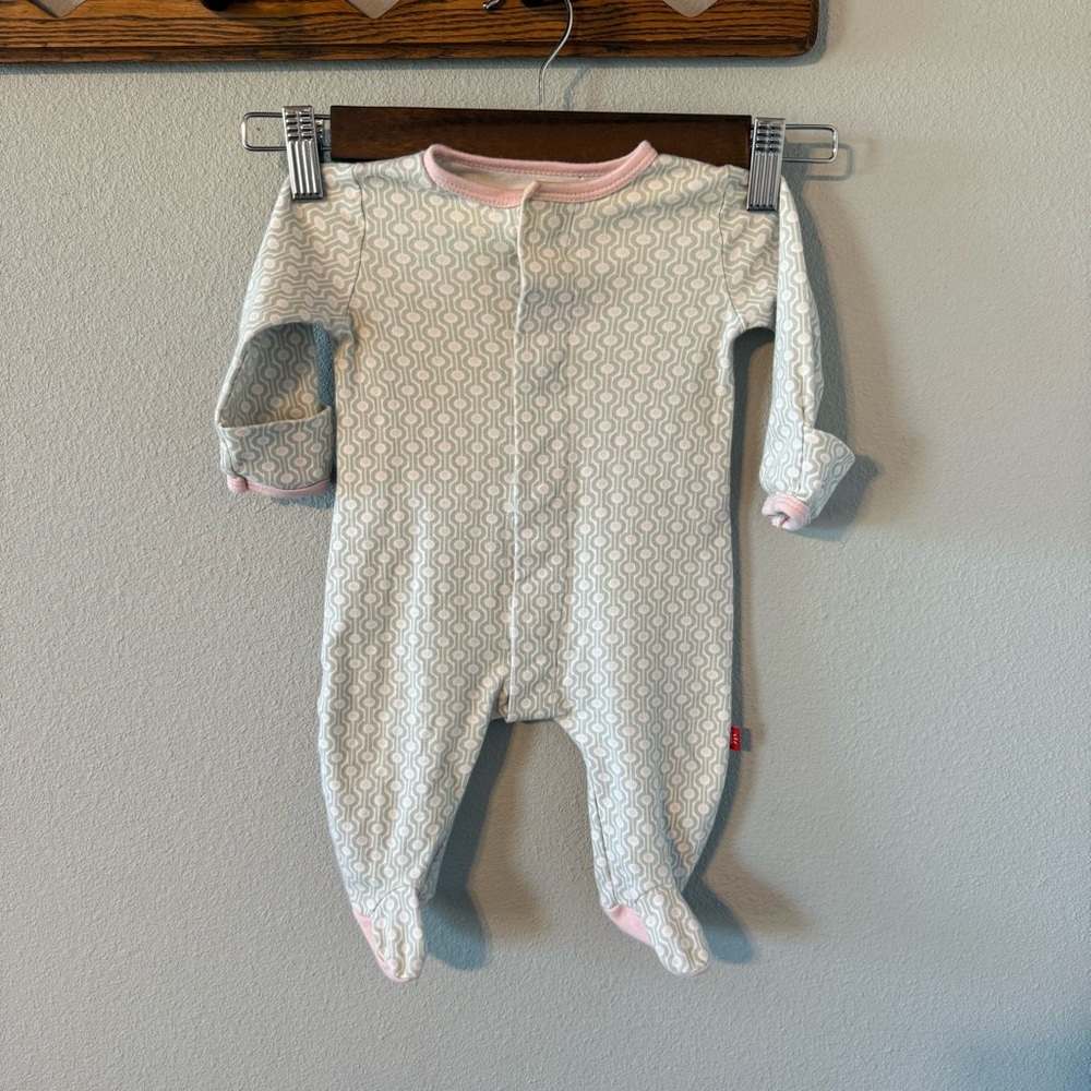 Magnetic Me Sleeper Footie Baby 0-3 Months Grey Pink White Organic Cotton - Picture 2 of 5